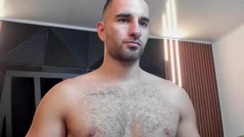  L O R E N Z O  Thumbs Up help  online show from September 16, 2025, 5:14 pm