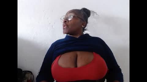 Snapshot of loretybighot chatting on February 5, 2025, 5:09 pm loretybighot online show from February 5, 2025, 5:09 pm