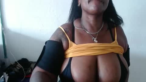 Snapshot of loretybighot chatting on February 7, 2025, 2:15 pm loretybighot online show from February 7, 2025, 2:15 pm