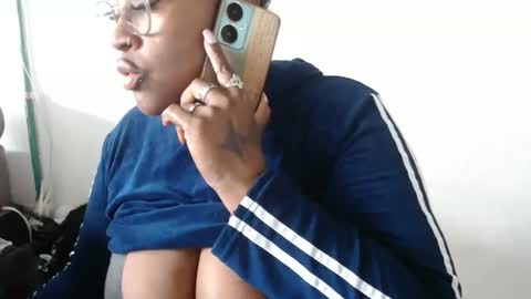 Snapshot of loretybighot chatting on February 21, 2025, 6:37 pm loretybighot online show from February 21, 2025, 6:37 pm