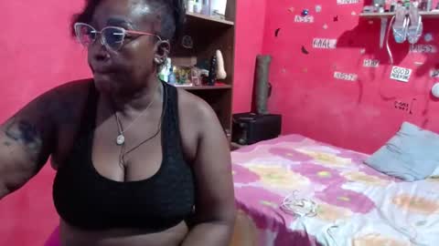 Snapshot of loretybighot chatting on September 11, 2025, 12:38 pm loretybighot online show from September 11, 2025, 12:38 pm