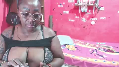 Snapshot of loretybighot chatting on September 22, 2025, 4:20 pm loretybighot online show from September 22, 2025, 4:20 pm