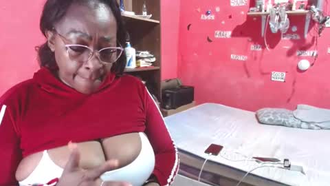 Snapshot of loretybighot chatting on October 9, 2025, 12:03 pm loretybighot online show from October 9, 2025, 12:03 pm