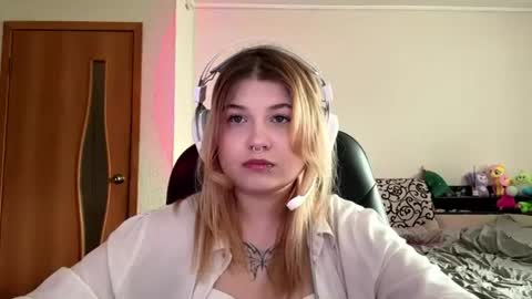 Snapshot of lorrainepurkiss chatting on June 17, 2026, 8:39 am Stasha online show from June 17, 2026, 8:39 am