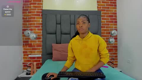 Snapshot of lorrewilliams chatting on October 10, 2025, 2:49 pm Instagram Dahiara-Cristal....... facebook ---lore-oficial ... online show from October 10, 2025, 2:49 pm