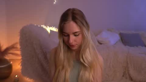 Lorrie online show from March 15, 2026, 11:05 am