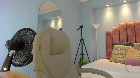 Snapshot of lou_rosse chatting on July 21, 2026, 7:27 pm Lou Rosse online show from July 21, 2026, 7:27 pm