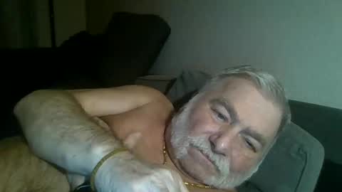 louis_chokdee online show from December 20, 2024, 9:06 pm