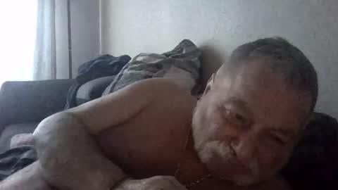 louis_chokdee online show from February 17, 2025, 4:15 pm