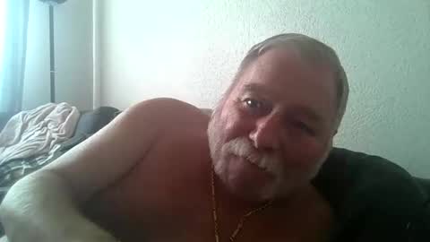 louis_chokdee online show from September 22, 2025, 3:03 pm