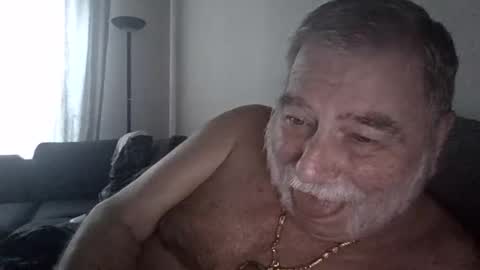 louis_chokdee online show from September 29, 2025, 4:45 pm