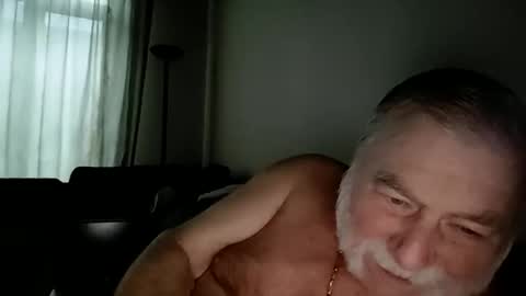 louis_chokdee online show from October 3, 2025, 4:48 pm