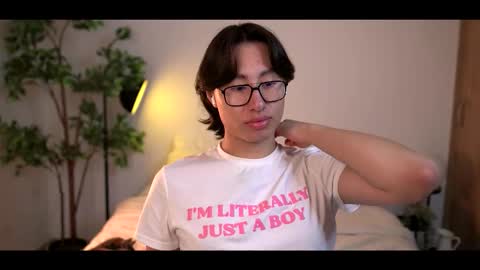 Snapshot of louis_zh chatting on November 5, 2025, 4:23 am Louis online show from November 5, 2025, 4:23 am