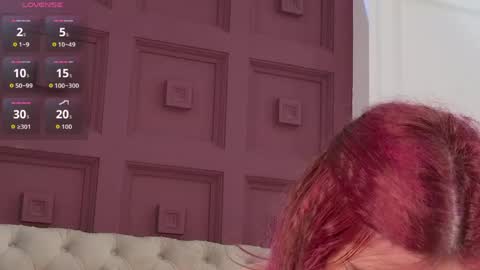 Snapshot of louisefleen chatting on April 22, 2026, 5:10 am Louise online show from April 22, 2026, 5:10 am