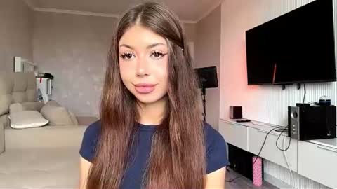 Snapshot of louiswawrzyniak chatting on June 28, 2026, 8:20 am Flora online show from June 28, 2026, 8:20 am