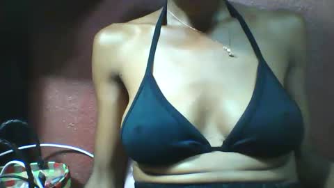 lovaelisa online show from February 11, 2026, 4:01 pm