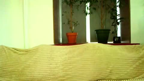 Cute face online show from February 22, 2025, 2:39 am