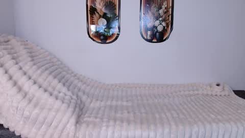 love bella  online show from April 2, 2026, 12:19 am