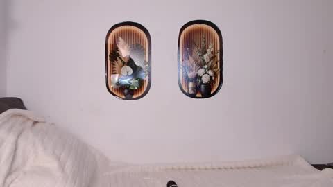 love bella  online show from April 17, 2026, 12:24 am