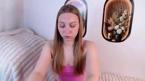 love bella  online show from May 21, 2026, 12:17 am