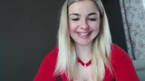 Snapshot of love_dom_meg chatting on April 8, 2026, 11:10 am Megane online show from April 8, 2026, 11:10 am