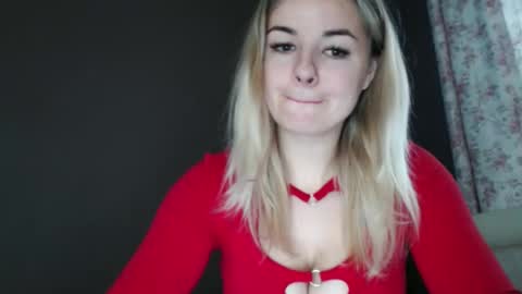 Snapshot of love_dom_meg chatting on April 11, 2026, 11:03 am Megane online show from April 11, 2026, 11:03 am