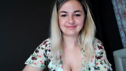 Snapshot of love_dom_meg chatting on July 3, 2026, 7:37 am Megane online show from July 3, 2026, 7:37 am
