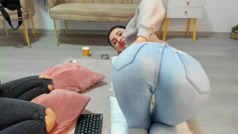 Snapshot of love_mexoxo chatting on May 2, 2026, 5:45 am Andreea online show from May 2, 2026, 5:45 am