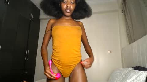 Snapshot of love_miah chatting on July 23, 2026, 3:04 am Miah online show from July 23, 2026, 3:04 am