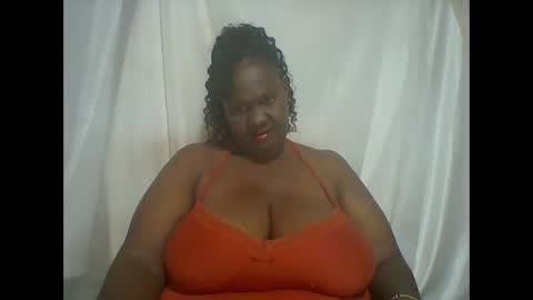 Snapshot of lovebigmelon chatting on November 24, 2025, 8:41 pm Lynn online show from November 24, 2025, 8:41 pm