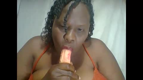 Snapshot of lovebigmelon chatting on December 1, 2025, 2:05 am Lynn online show from December 1, 2025, 2:05 am