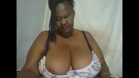 Snapshot of lovebigmelon chatting on February 27, 2026, 12:10 am Lynn online show from February 27, 2026, 12:10 am