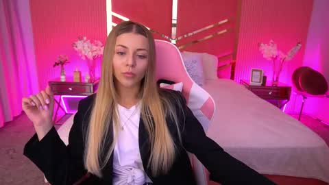 loveedove online show from May 13, 2026, 1:52 pm