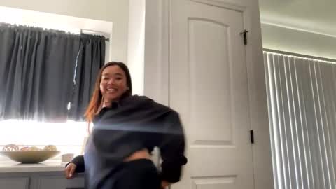 Love online show from March 2, 2025, 4:21 pm