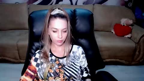 Snapshot of lovellymalina chatting on June 6, 2026, 4:33 pm private open online show from June 6, 2026, 4:33 pm