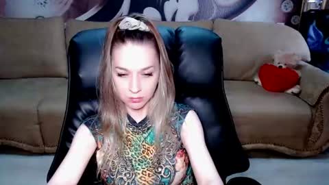 Snapshot of lovellymalina chatting on June 10, 2026, 8:57 am private open online show from June 10, 2026, 8:57 am