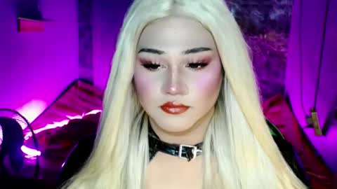 lovely_coleen online show from December 1, 2025, 9:42 pm