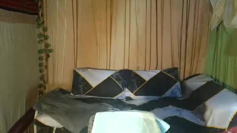 lovely_krizzy online show from February 3, 2026, 11:26 am