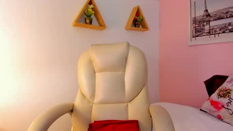 Snapshot of lovely_oliviaa chatting on May 26, 2026, 5:53 pm Olivia online show from May 26, 2026, 5:53 pm