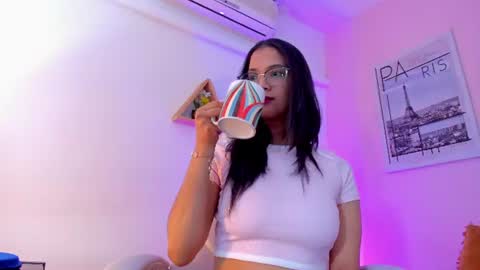Snapshot of lovely_oliviaa chatting on July 4, 2026, 12:11 pm Olivia online show from July 4, 2026, 12:11 pm