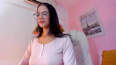 Snapshot of lovely_oliviaa chatting on July 9, 2026, 7:18 pm Olivia online show from July 9, 2026, 7:18 pm