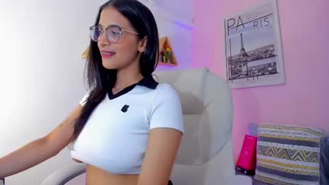 Snapshot of lovely_oliviaa chatting on July 28, 2026, 6:20 pm Olivia online show from July 28, 2026, 6:20 pm