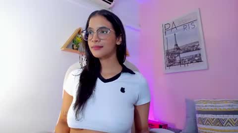 Snapshot of lovely_oliviaa chatting on July 28, 2026, 7:39 pm Olivia online show from July 28, 2026, 7:39 pm