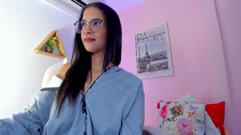 Snapshot of lovely_oliviaa chatting on August 4, 2026, 5:15 pm Olivia online show from August 4, 2026, 5:15 pm