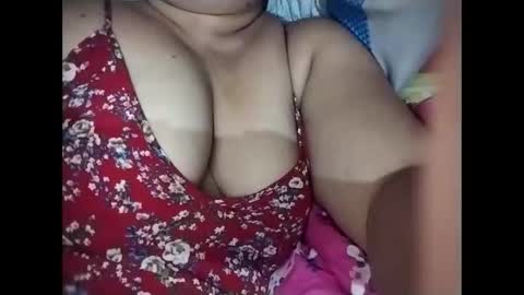 Snapshot of lovely_orchid chatting on May 20, 2026, 1:39 pm lovely_orchid online show from May 20, 2026, 1:39 pm