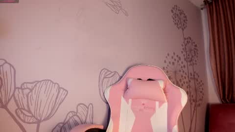 Snapshot of lovely_paris_01 chatting on July 9, 2026, 6:17 am Paris Rose online show from July 9, 2026, 6:17 am