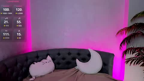 Snapshot of lovely_poppy chatting on December 19, 2024, 1:50 am Lolly online show from December 19, 2024, 1:50 am