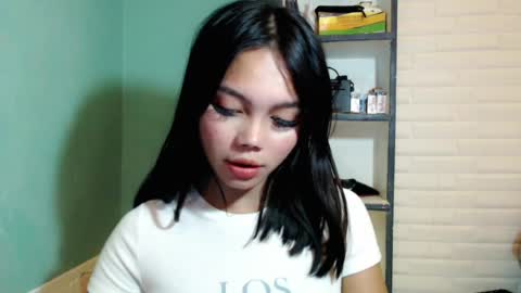 Snapshot of lovely_thea_xoxo chatting on June 18, 2026, 11:14 am Thea online show from June 18, 2026, 11:14 am