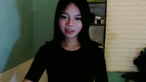Snapshot of lovely_thea_xoxo chatting on June 19, 2026, 6:29 am Thea online show from June 19, 2026, 6:29 am