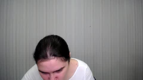 Snapshot of lovelyangel_xx chatting on December 10, 2024, 9:23 am lovelyangel_xx online show from December 10, 2024, 9:23 am